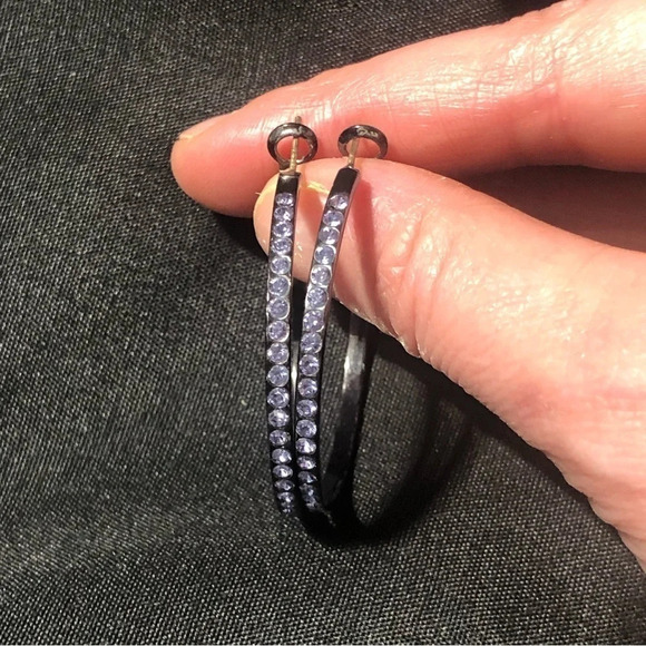 Fifth Avenue Collection pendant necklace and  hoop earring set (purple Ombré) - Picture 4 of 10